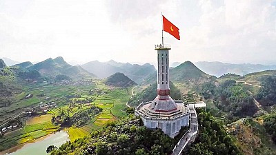 Lung Cu Flagpole History